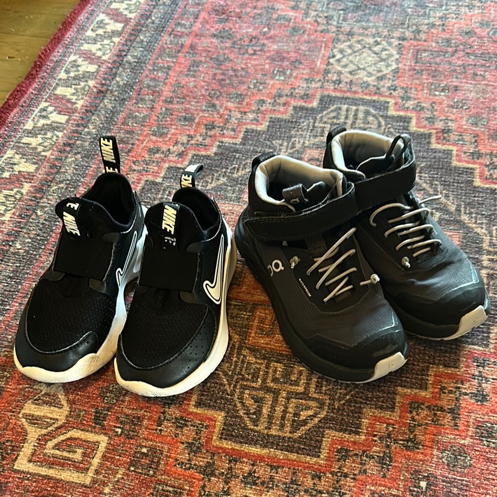 Nike/on running toddler shoes bundle